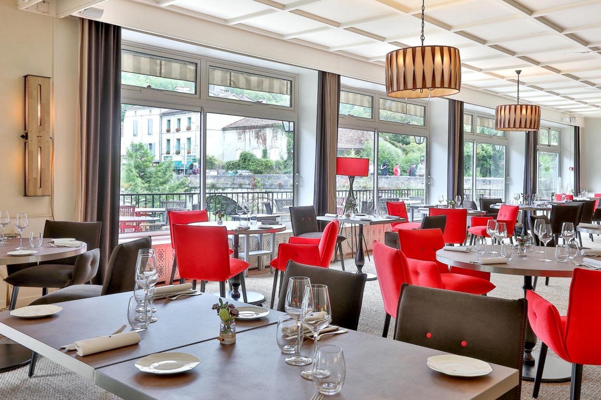 Hotel Restaurant Charbonnel Брантом Экстерьер фото