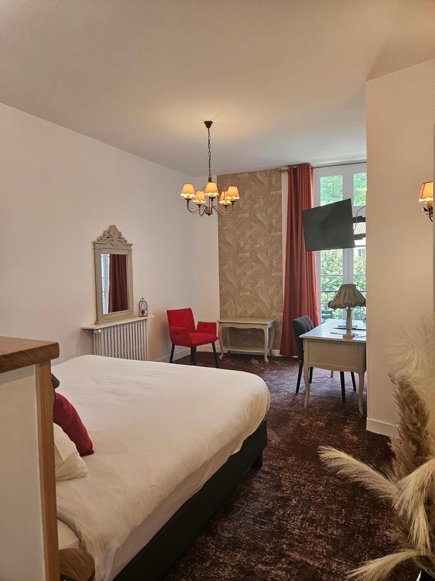 Hotel Restaurant Charbonnel Брантом Экстерьер фото