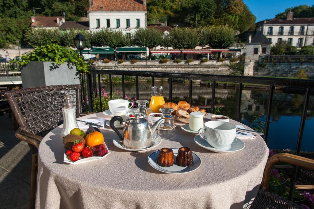 Hotel Restaurant Charbonnel Брантом Экстерьер фото